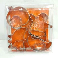 Bargainwizz Costumes Wilton Halloween Cookie Cutter 8 Piece Set
